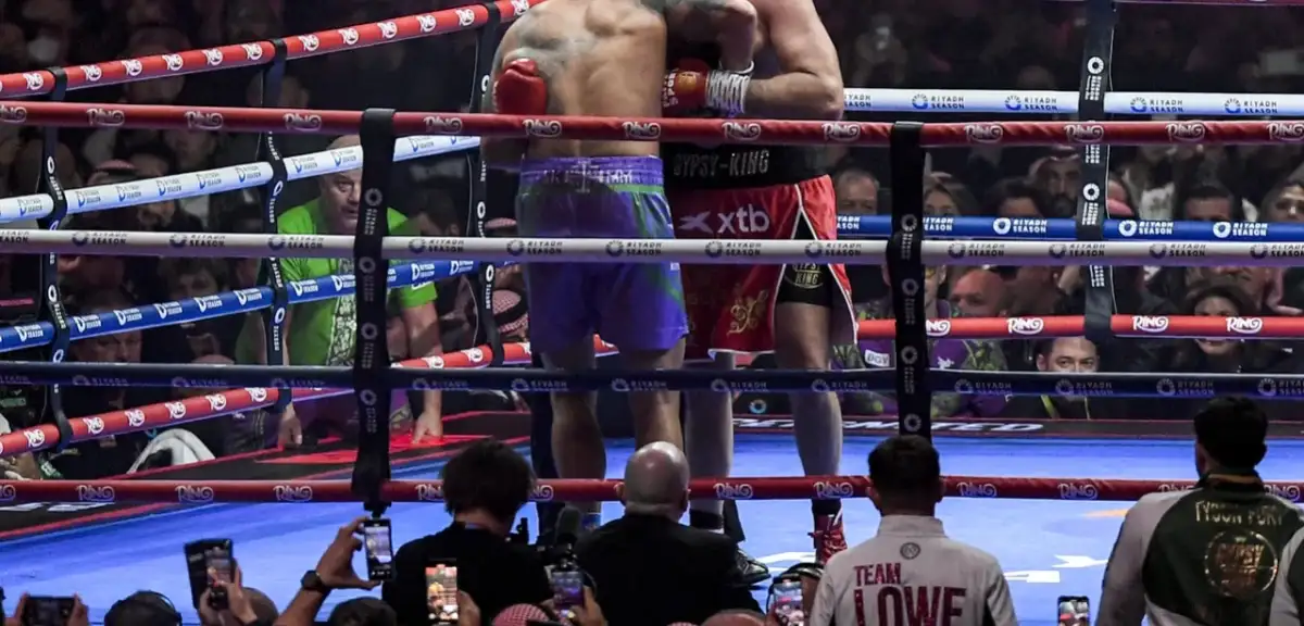 190 Milyon Dolarlık Boks Maçı: Usyk, Fury'yi Devirdi!