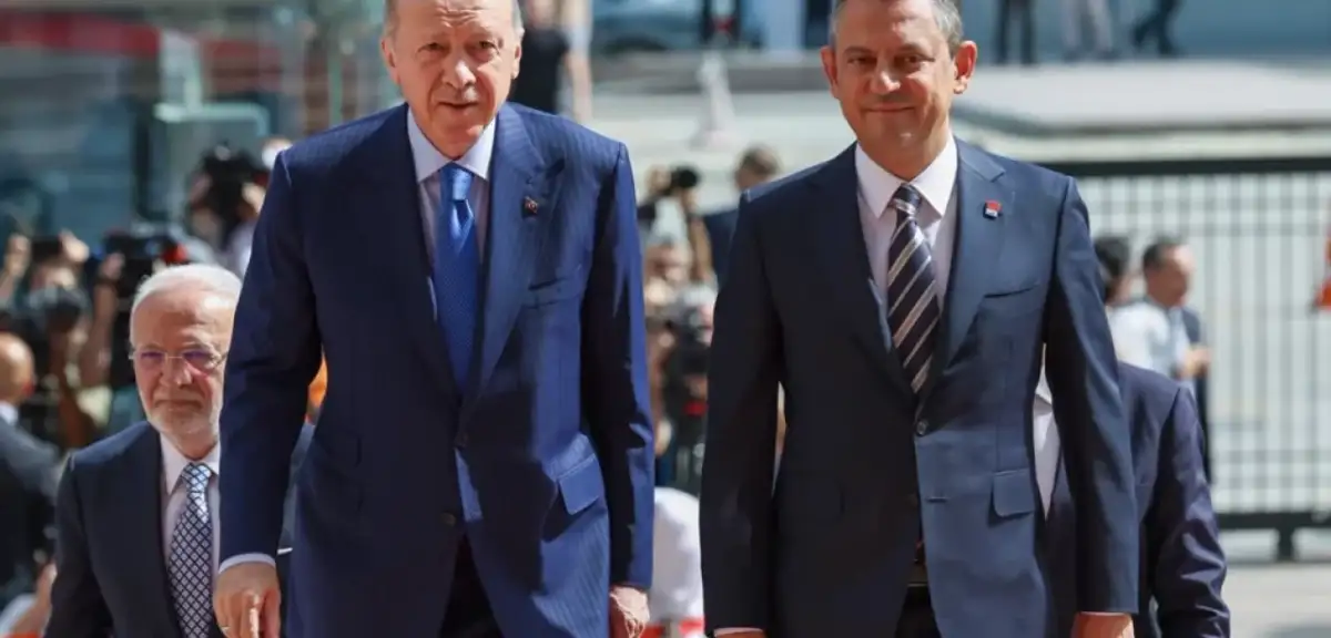 AK Parti Özgür Özel'i 'Parlatacak' İddiası Ortalığı Karıştırdı!