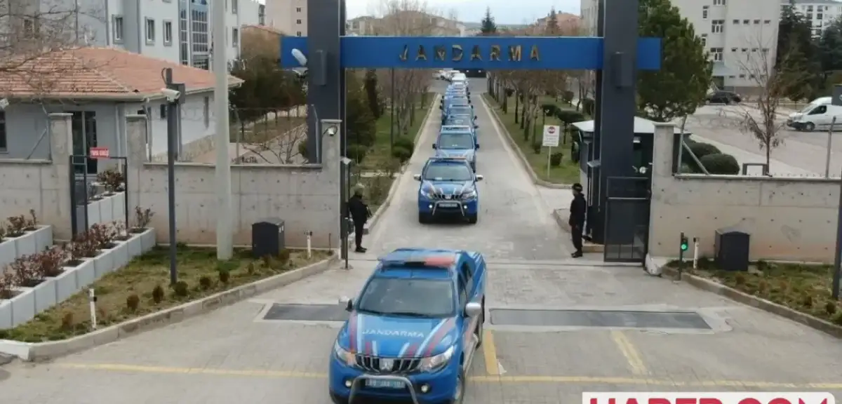 Aksaray'da ehliyet sınavı çetesi çökertildi! 58 kişiyi sınava girmeden ehliyet sahibi yaptılar