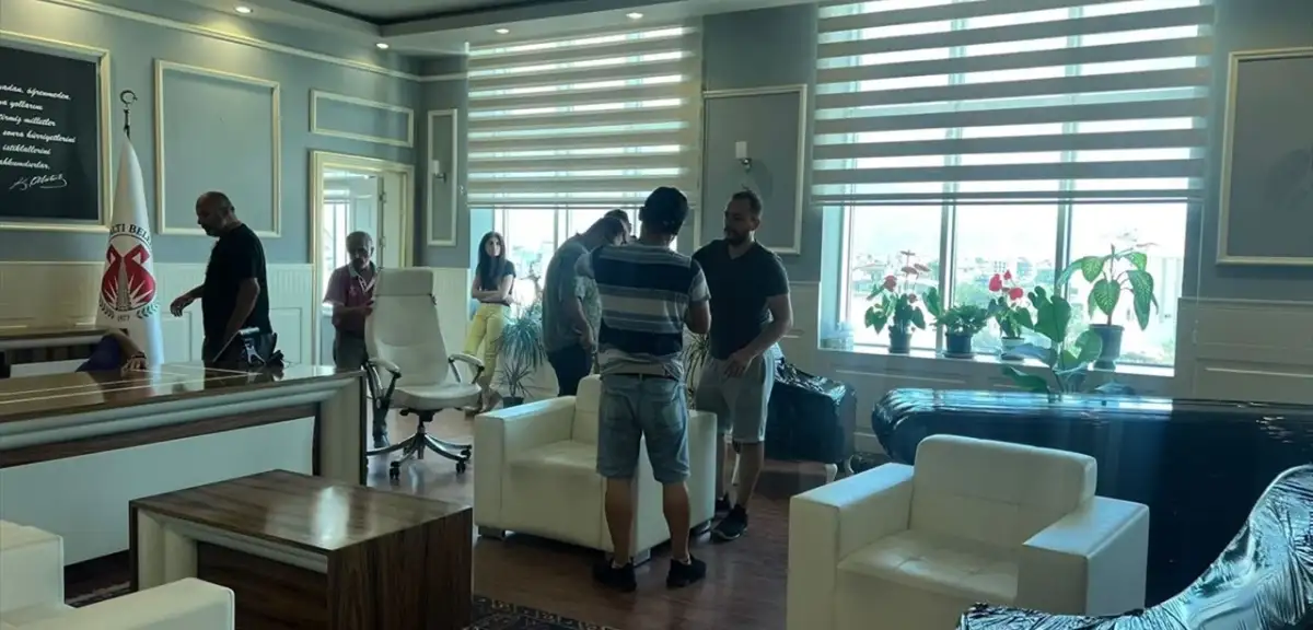 Antalya'da CHP'li Belediyeye Haciz Şoku!