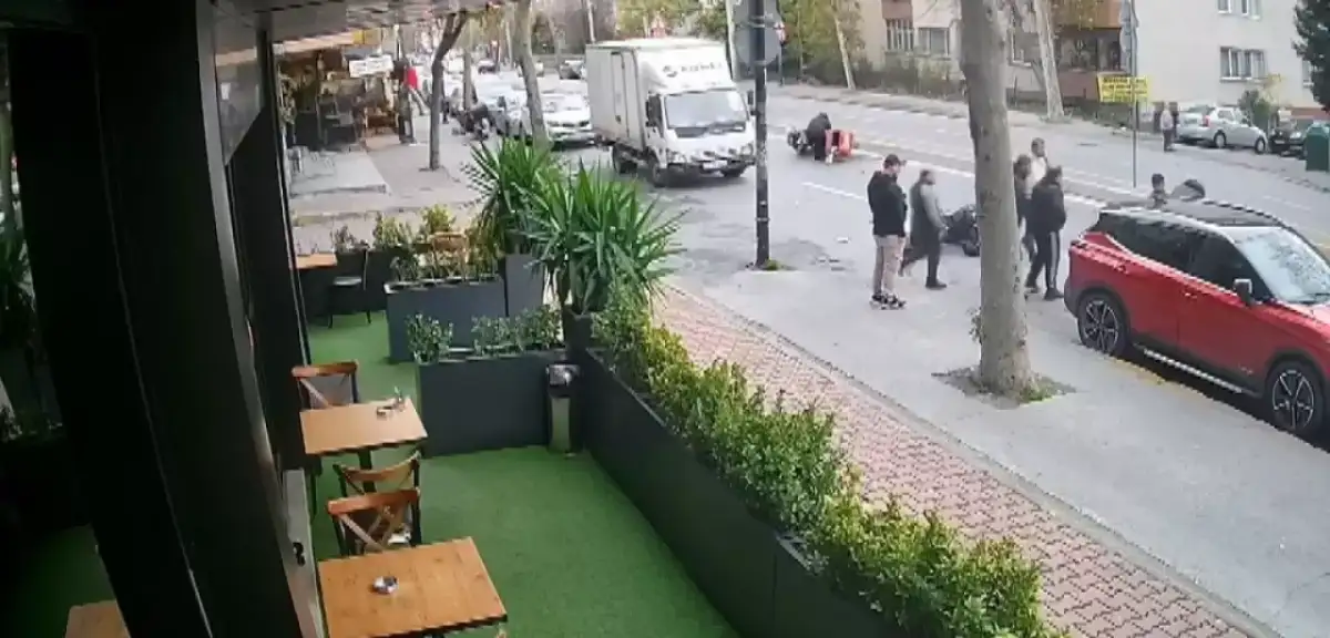 Bahçelievler’de Ters Yönde Gelen Motosiklet Felaketi! Kameralara Yansıyan Anlar Şoke Etti
