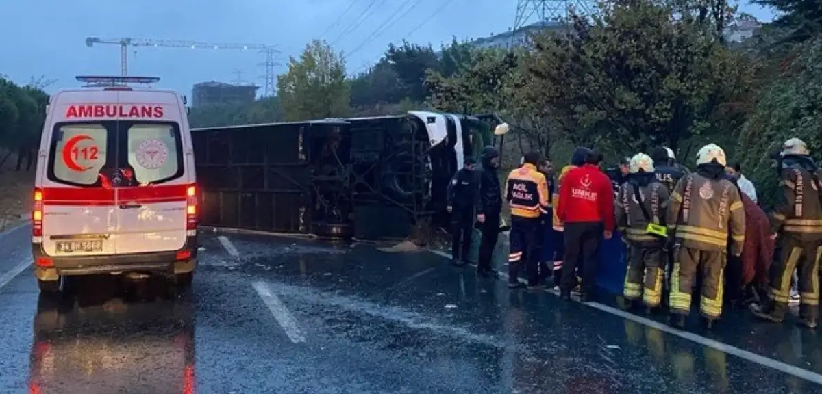 Bayrampaşa'da Yolcu Otobüsü Devrildi: 2 Ölü, 15 Yaralı!