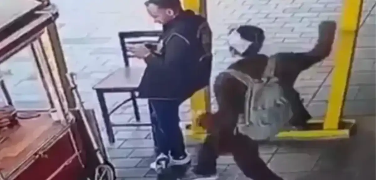 Beyoğlu'nda Bıçaklanan Polis Yaşıyor Mu, Şehit Mi Oldu? Sağlık Durumu Nasıl?