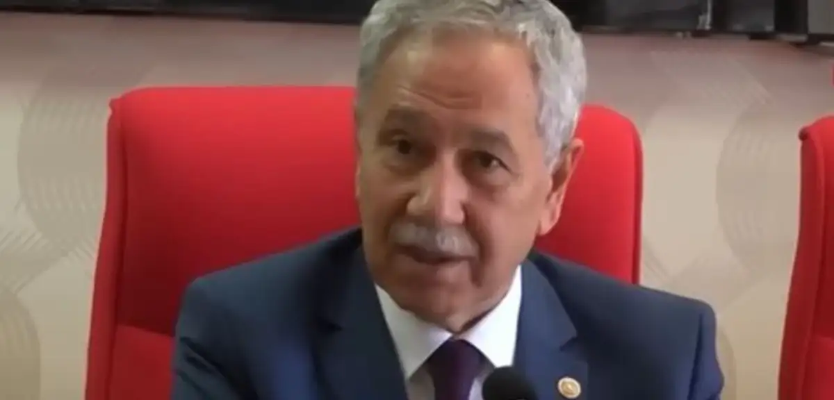 Bülent Arınç Sert Mesajlar Verdi! O İsimleri Açıkça Eleştirdi!