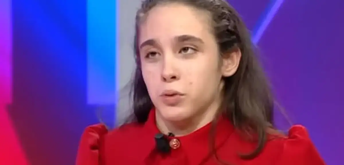 Ceyda Düvenci’nin Kızı Melisa, Nil Karaibrahimgil ile Sahneye Çıkıyor! Sosyal Medyada Heyecan Yarattı