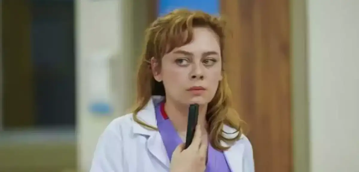 Demet Evgar, Sağlık Bakanlığı'nın 'Sezaryenle Doğum' Tanıtımına Tepki Gösterdi: "Yine Kadınlar, Yine Anneler..!"