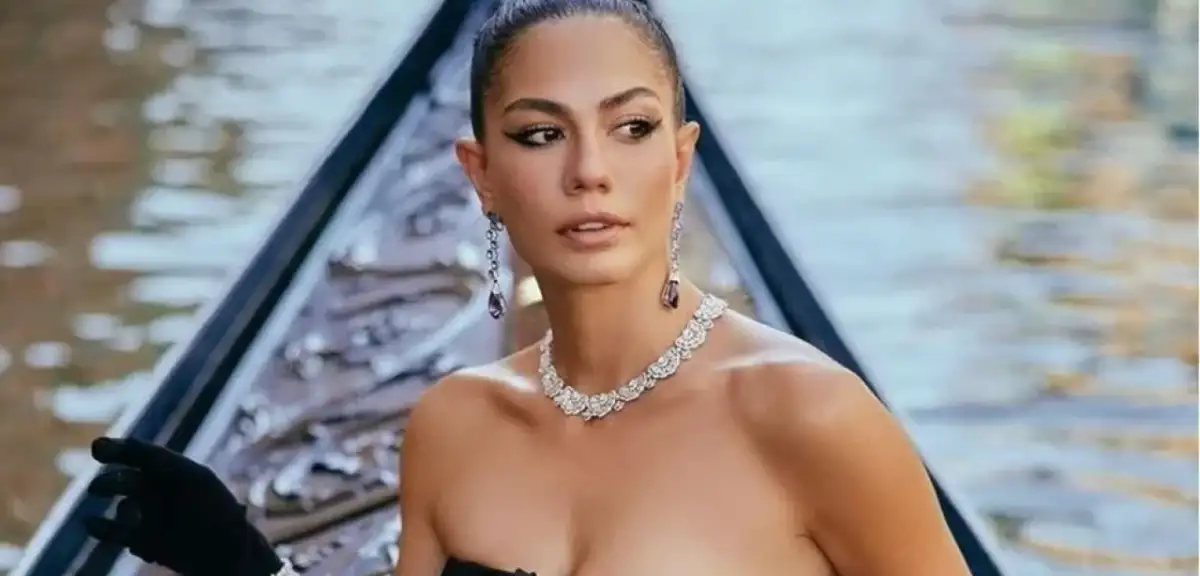 Demet Özdemir Güneşlenirken Poz Verdi! Ortalığı Yaktı Geçti