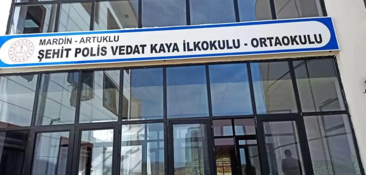 Din Kültürü ve Ahlak Bilgisi Öğretmeni 3 Kız Öğrenciye Tacizden Açığa Alındı!
