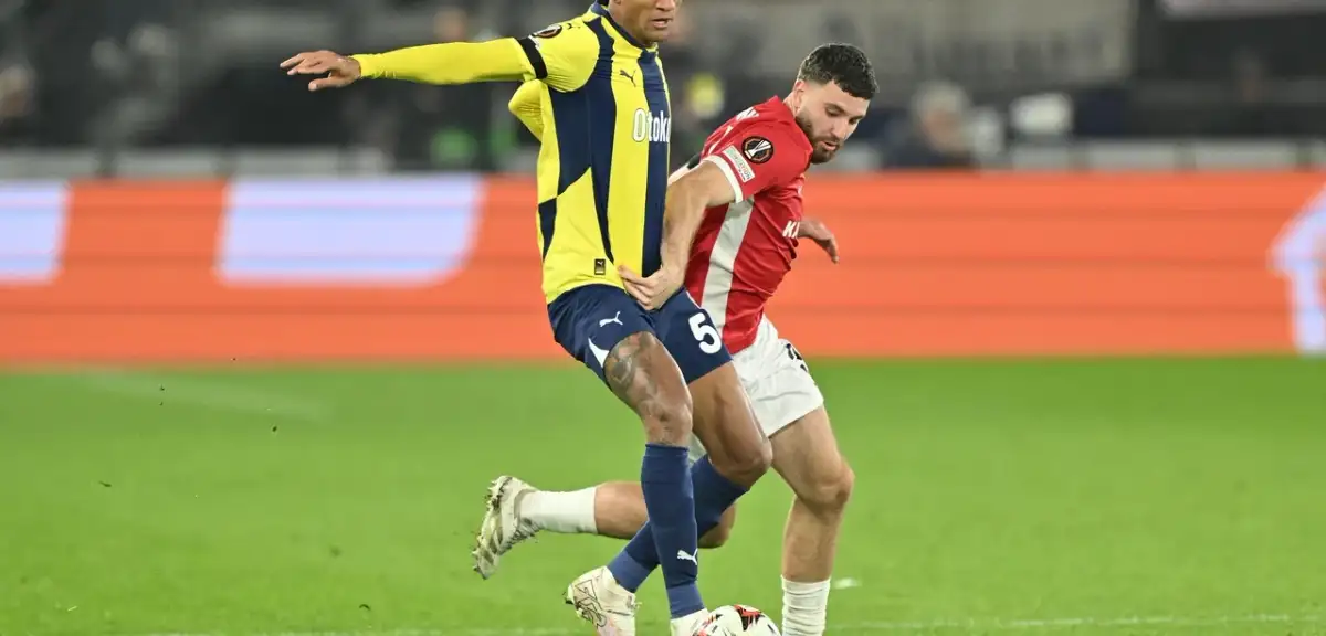Fenerbahçe Avrupa Ligi'ndeki İlk Mağlubiyetini AZ Alkmaar Karşısında Aldı