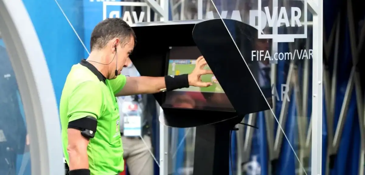Futbolda VAR'a Kardeş FVS; Teknik Direktörlere İtiraz Hakkı Geliyor!