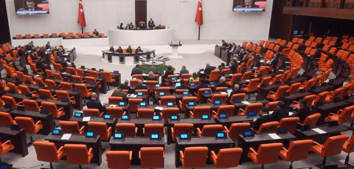 İktidar ve Muhalefet Arasında 'Kayyım' Krizi: Meclis Çalkalanıyor