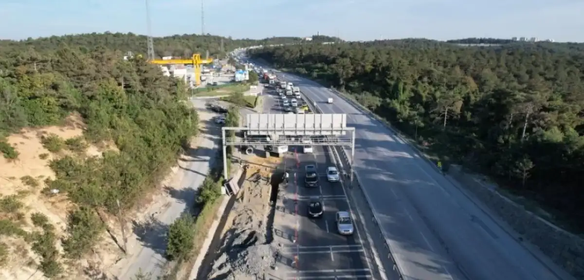 İstanbul Arnavutköy'de İSKİ'nin Yol Çalışması Trafiğe Neden Oldu