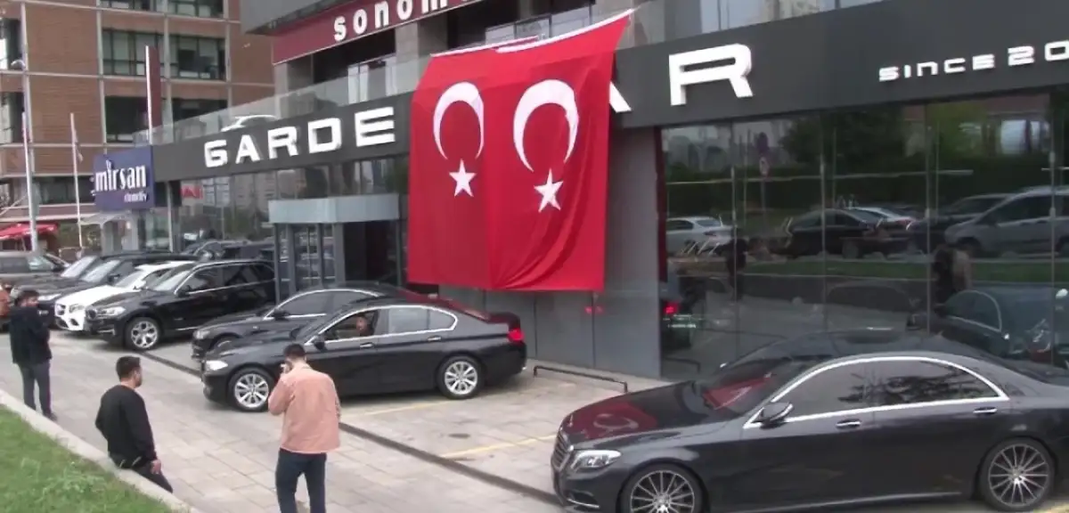 İstanbul Ataşehir'de Galeriyi Kurşunladılar