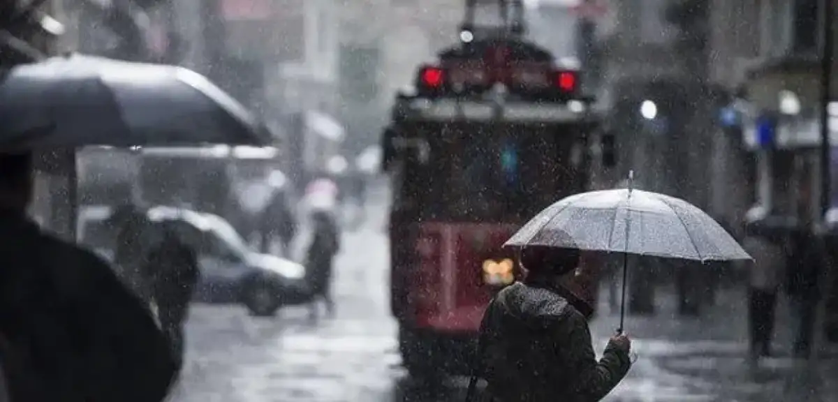 İstanbul için Gök Gürültülü Sağanak Uyarısı