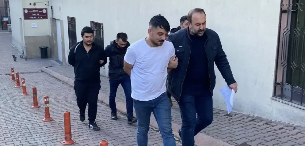 Kayseri'de 3 Arkadaşın Kavgası Kanlı Bitti: Bekar Evinde Korkunç Cinayet!