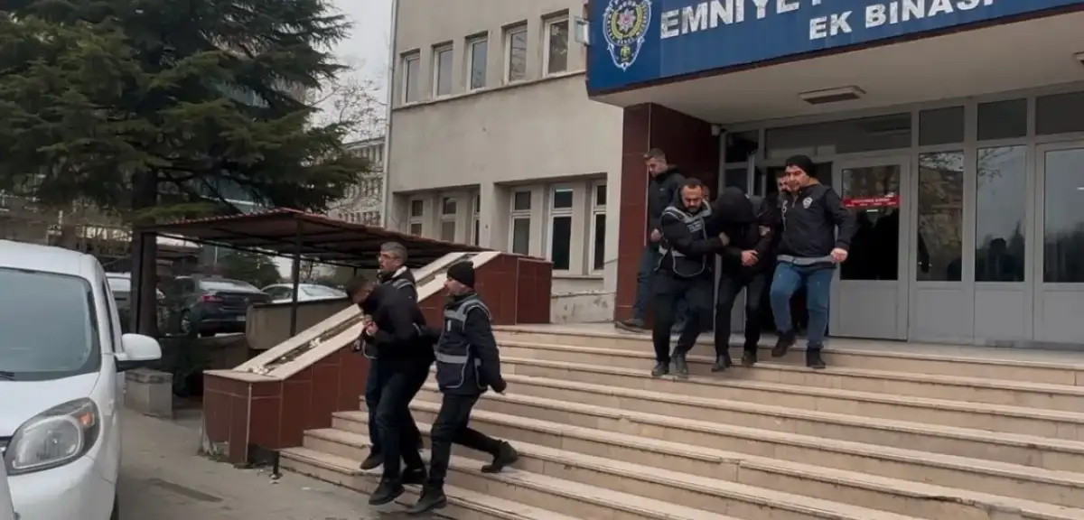 Kırıkkale'de annesiyle aşk yaşayan 51 yaşındaki adamı öldüren genç hakim karşısında