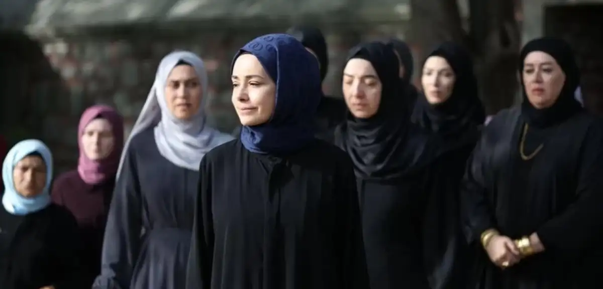 Kızıl Goncalar Yeni Sezon Ne Zaman Başlayacak ? İzleyicilerin Sabırsızlıkla Beklediği Tarih Açıklandı!