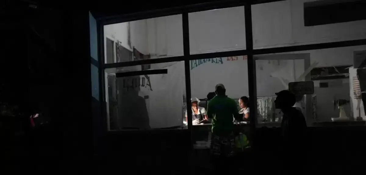 Küba’da Elektrik Krizi Derinleşiyor: Türk Yüzer Santralleri Destek Veriyor