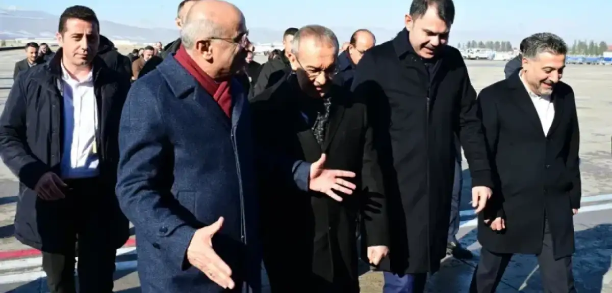 Malatya'ya Giden Bakan Kurum'dan Deprem Konutlarıyla İlgili Açıklama