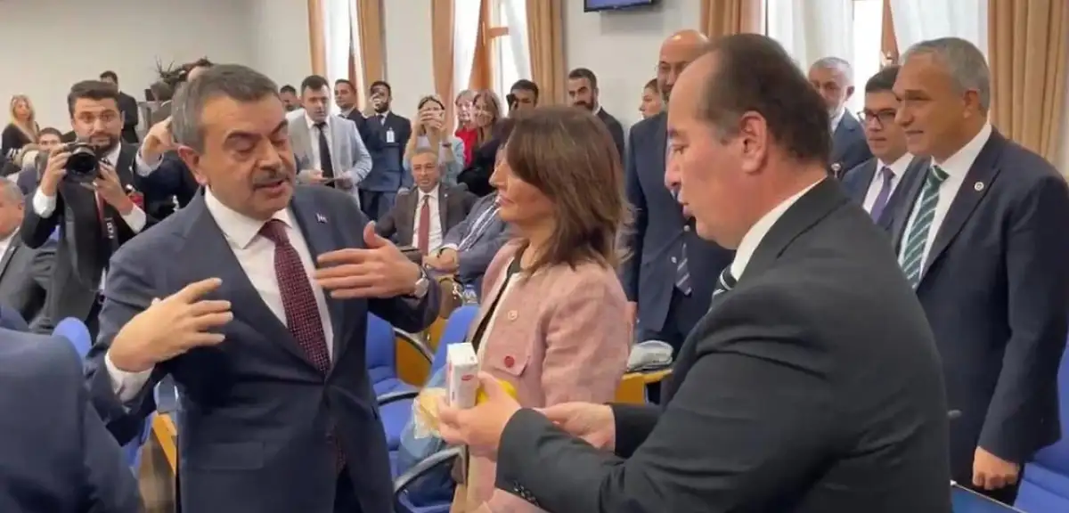 Milli Eğitim Bakanı Yusuf Tekin ile CHP'li Vekiller Arasında 'Kumanya' Krizi: Konu Belediyelerin Konser Bütçelerine Getirildi