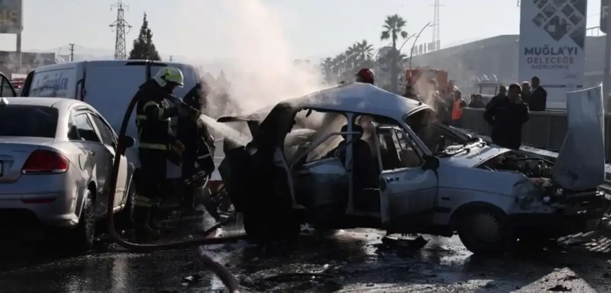 Muğla'da Zincirleme Trafik Kazası: 7 Yaralı