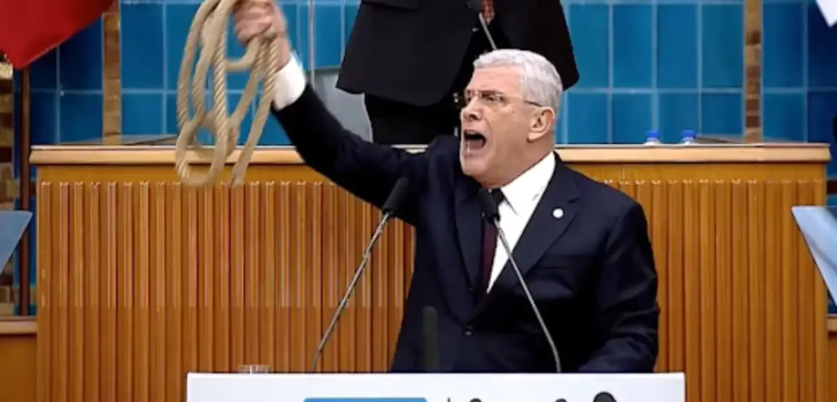 Müsavat Dervişoğlu TBMM'de Urgan Salladı: "Al Bu İpi Başının Ucuna As!"