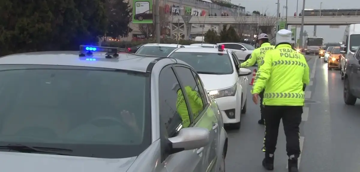 Polis çakarlı araçlarda artış var! Yol güvenliğimiz tehlikede