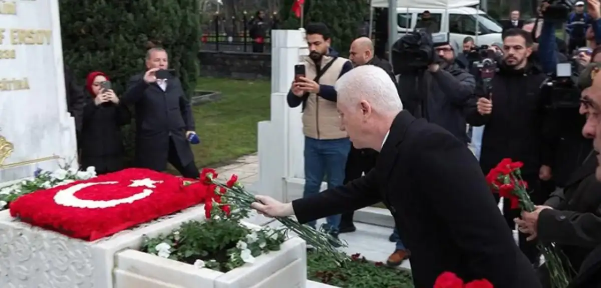 Şair Mehmet Akif Ersoy Edirnekapı'daki Mezarı Başında Anıldı