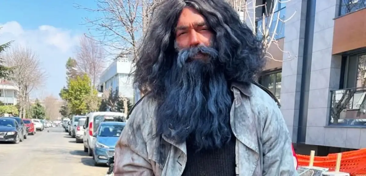 Şükrü Özyıldız Son Görüntüsüyle Şaşırttı: Tanınmaz Hale Gelen Yakışıklı Oyuncu Hangi Proje İçin İmaj Değiştirdi?