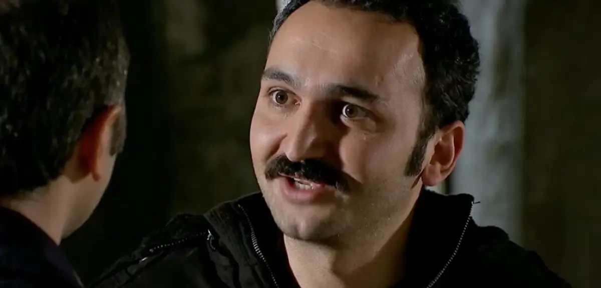 Taş Kağıt Makas Dizisi Avukat Neşet Kimdir? Gökhan Yıkılkan’ın Canlandırdığı Neşet’in Hikayesi ve Özellikleri
