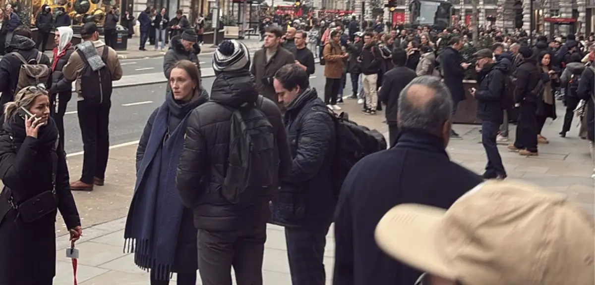 Londra'da Bomba Paniği: Regent Caddesi Tedbiren Kapatıldı