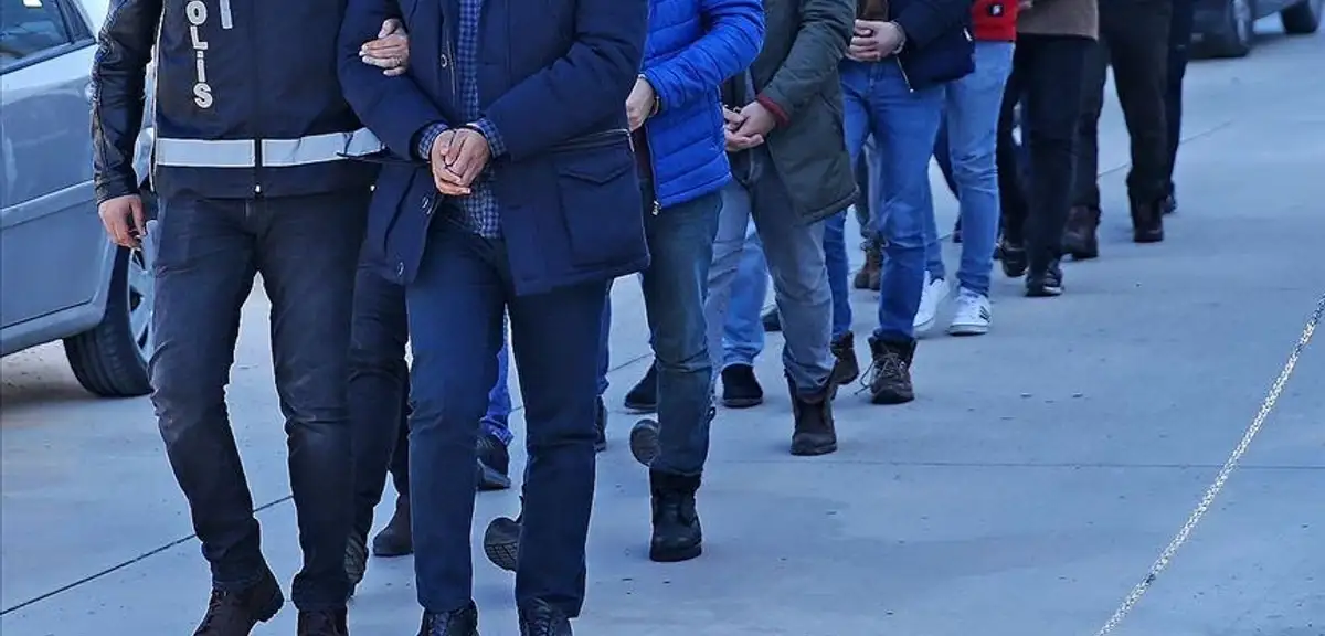 DEM Parti Akdeniz Belediye Eşbaşkanları ve Meclis Üyeleri Gözaltına Alındı