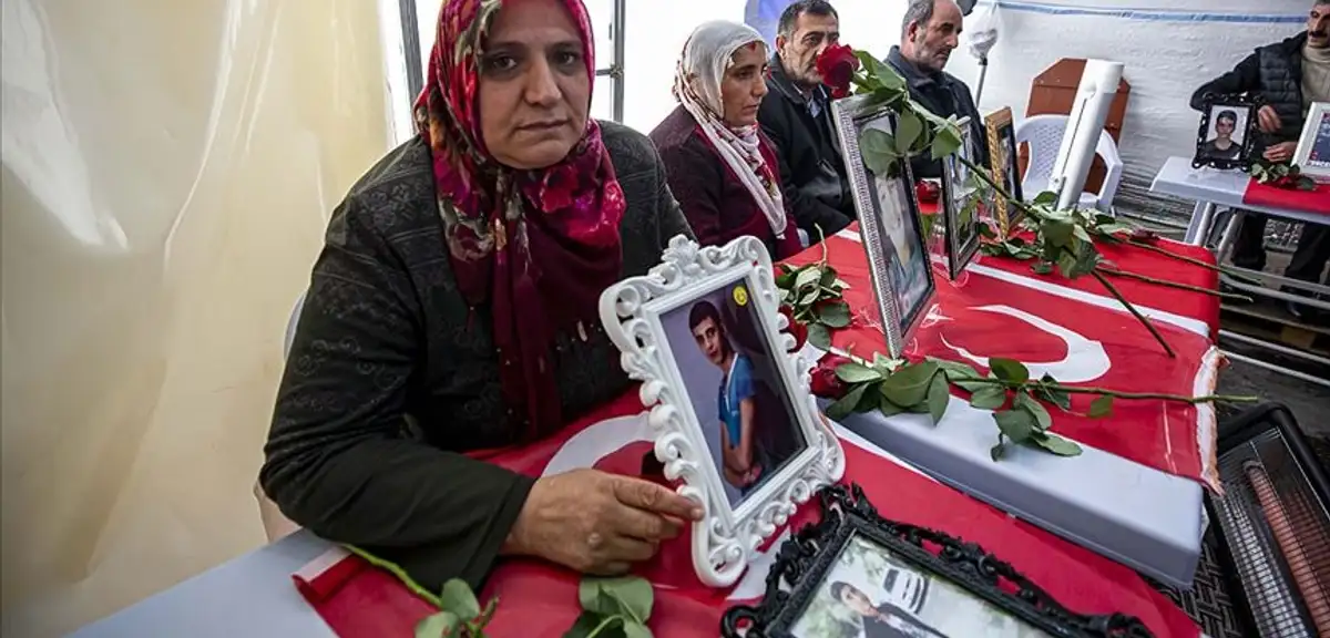 Diyarbakır Annelerinden Evlatlarına Çağrı: "Suriye Kurtulduysa, Siz de PKK'dan Kurtulun Gelin"
