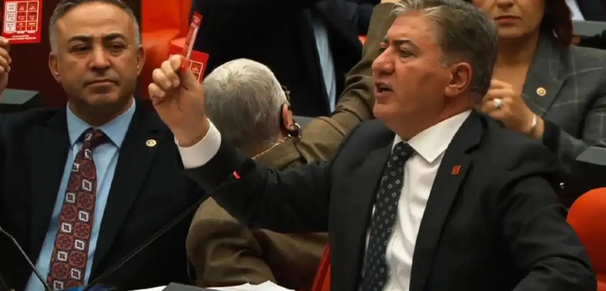 CHP'den TBMM'de Kırmızı Kart! Sırrı Süreyya Önder Böyle Tepki Verdi