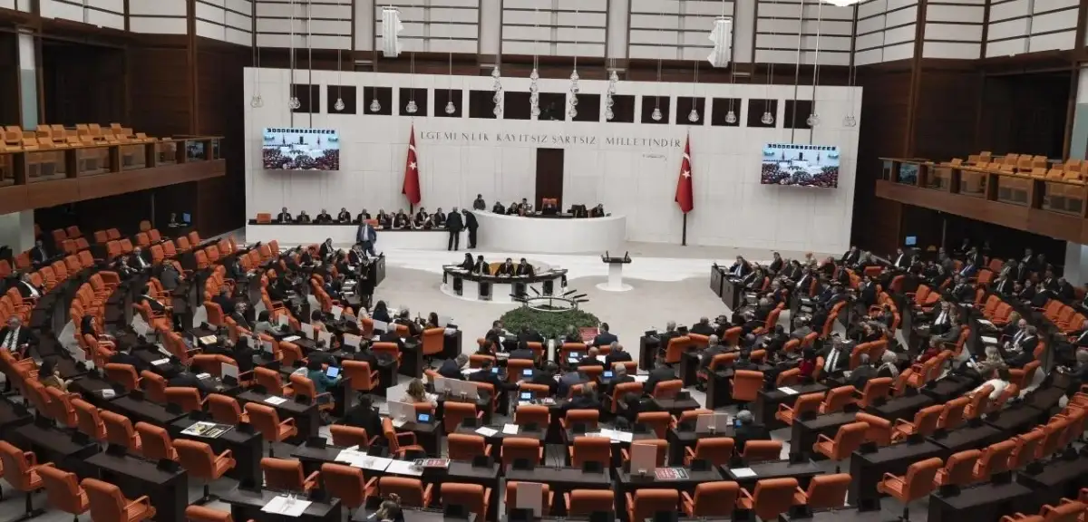 TBMM Yoğun Bir Mesaiyle Açılıyor: Gündemde Bolu Yangını, Kadın ve Çocuk Güvenliği ile Dijital Tehlikeler Yer Alacak