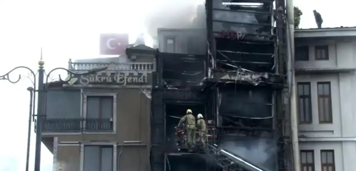 Mısır Çarşısı'ndaki Restoranda Yangın