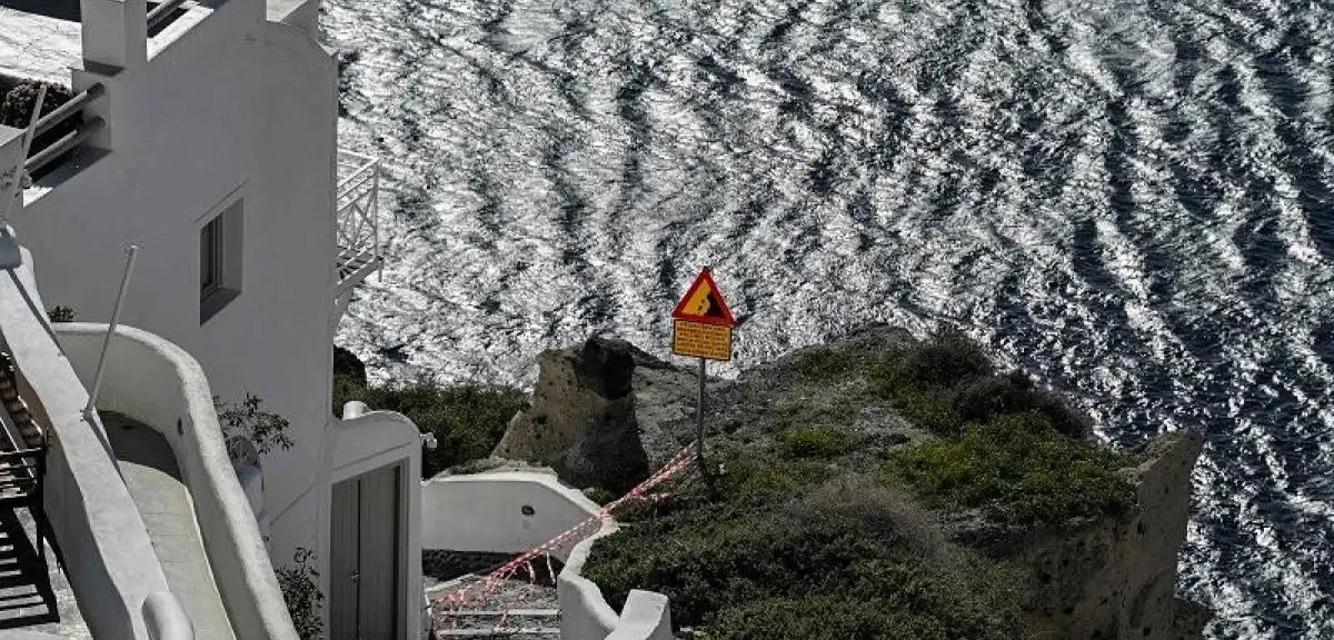 Santorini Adası'nda OHAL ilan edildi