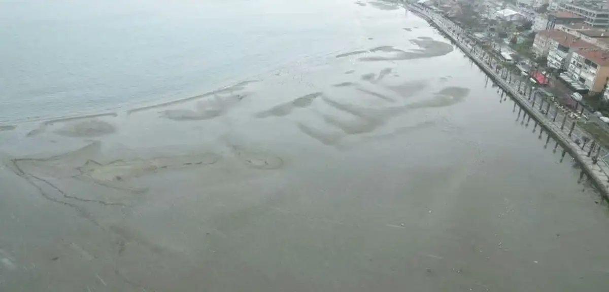 Deniz Çekilince 'Allah' Yazısı Ortaya Çıktı