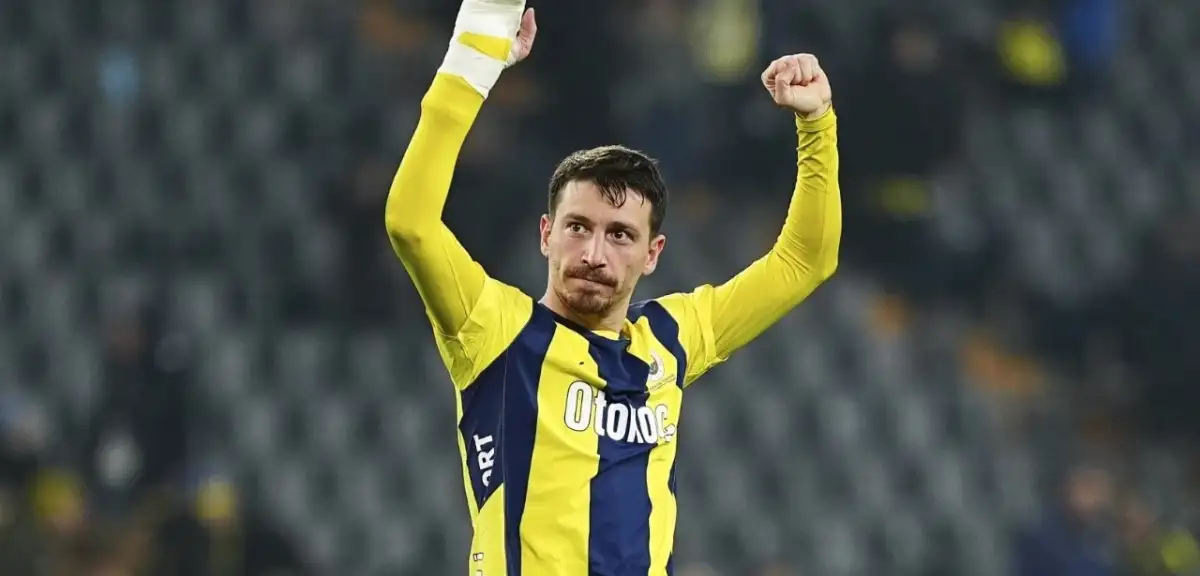 Mert Hakan Yandaş'tan Galatasaray'a Gönderme: "Anneciğim Kırmızı Kalp Kullanmıyoruz"
