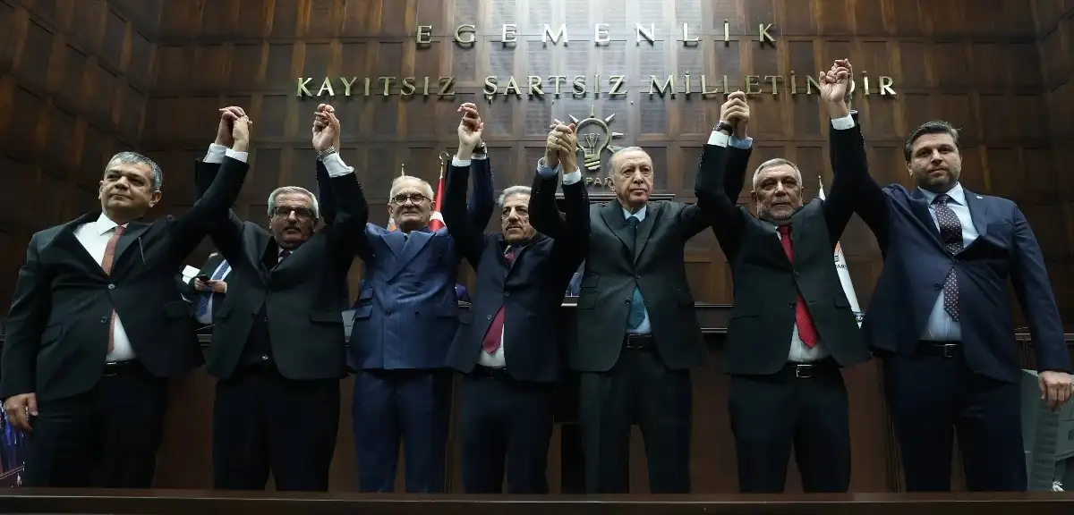 10 Belediye Başkanı AK Parti'ye Katıldı