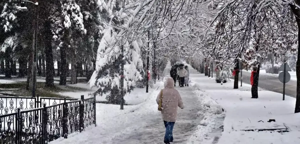 Kar Yağışı İstanbul'da 4 Gün Sürecek! Perşembe ve Cuma Okullar Tatil Olabilir