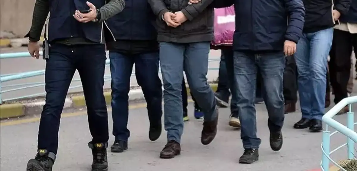 İzmir'de FETÖ Operasyonu: 6 Gözaltı