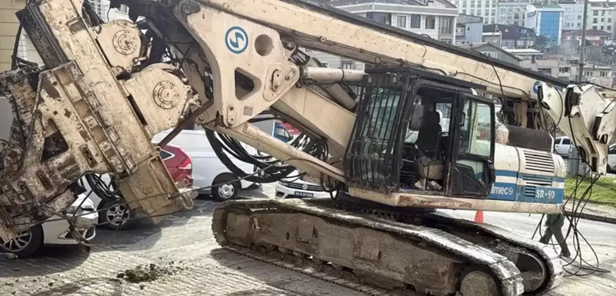 Kağıthane'de İş Makinesinin Halatı Koptu: 3 Yaralı!