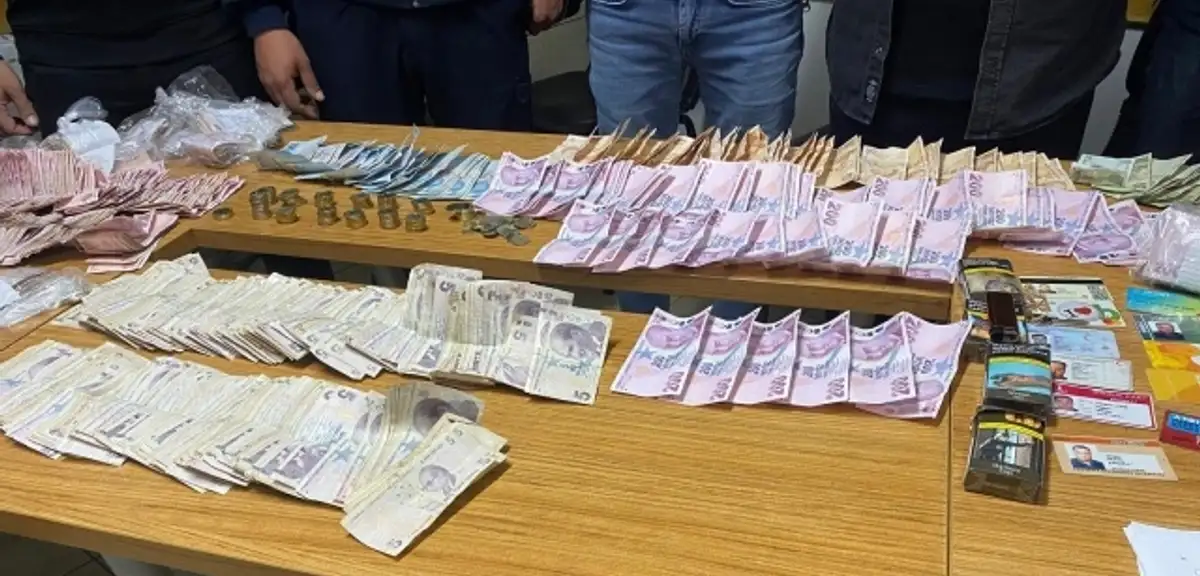 Eskişehir'de Dilencinin Üzerinden 32 Bin Lira Çıktı!