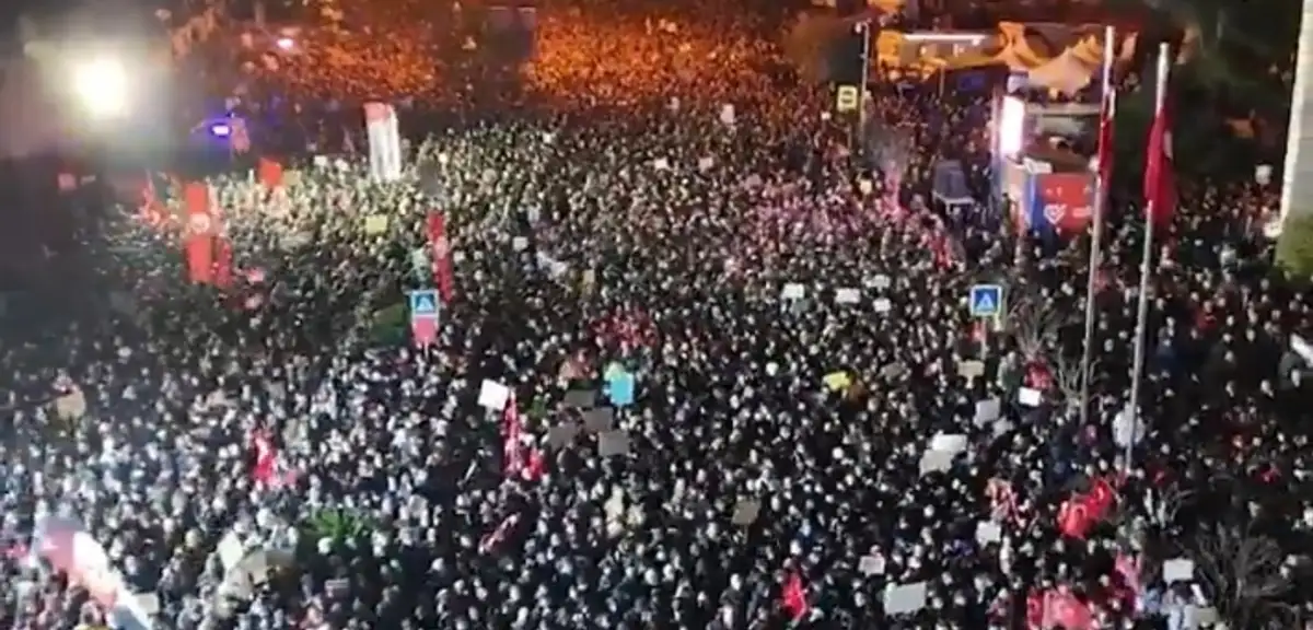Sanatçılar Saraçhane'ye Akın Etti