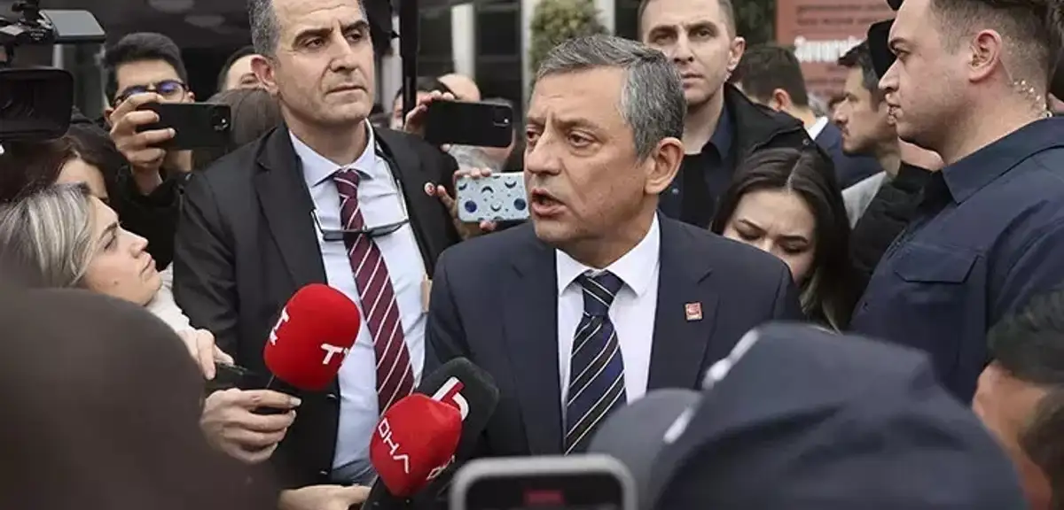 Özel'den İmamoğlu'na Silivri'de Ziyaret