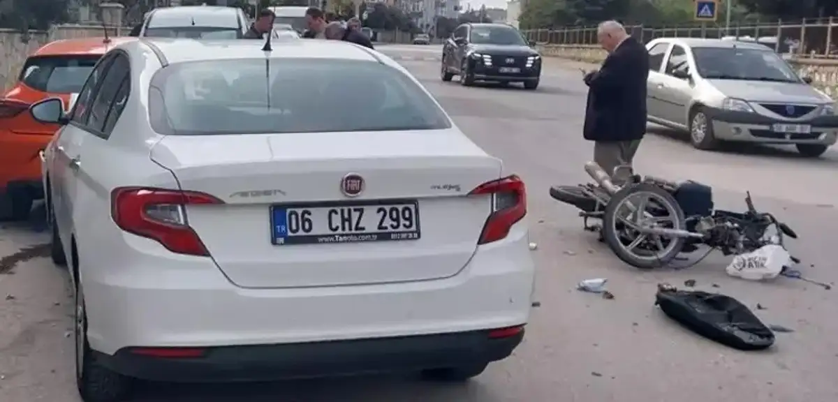 Balıkesir'de Eski Milletvekilinin Otomobiliyle Çarptığı Motosikletin Sürücüsü Hayatını Kaybetti