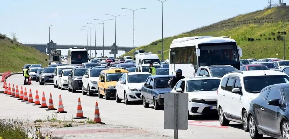 Bayram Tatili Dönüşünde İstanbul-İzmir Otoyolu'nda Yoğunluk