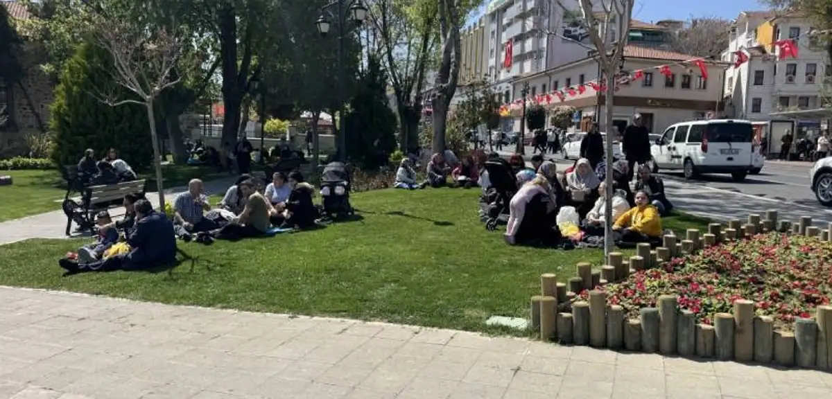İstanbul'da Okul Bahçeleri, Camiler ve Spor Salonları Kullanıma Açıldı