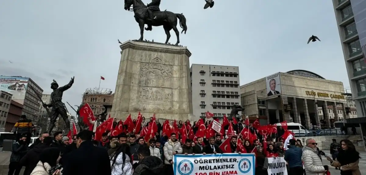 Atanamayan Öğretmenler Ulus Meydanı'nda Toplandı: "15 Bin Atama Yeterli Değil!"